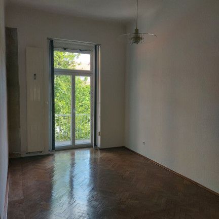 Nette 3 Zimmer Altbauwohnung mit Balkon in der Mandellstraße! - Photo 1