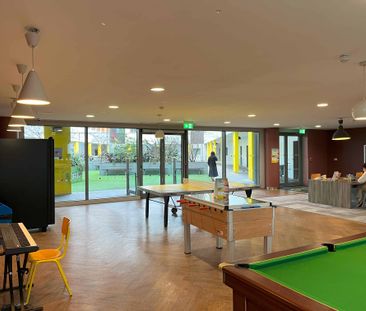 Large Highest Double Ensuite - Photo 1