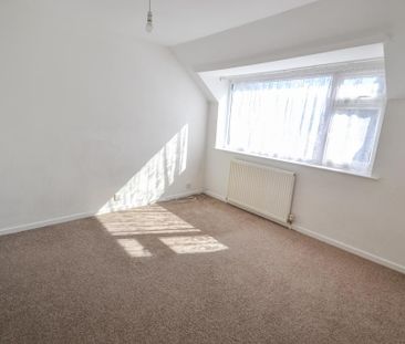 4 bedroom semi-detached house to rent - Photo 4