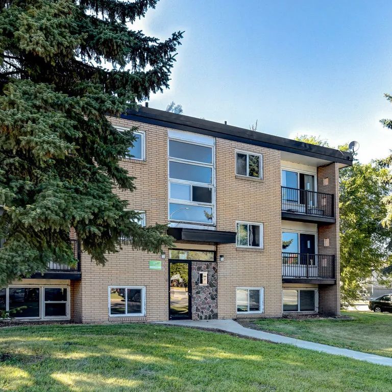 - Bachelor at Sherbrooke House - Photo 1
