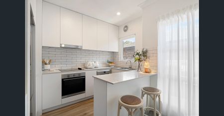 Irresistible 2-bedroom, 2-balcony top floor unit - Photo 5