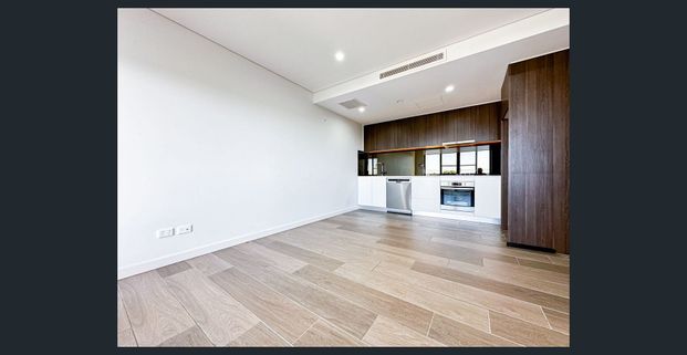 Spacious and Modern One Bedroom + One Study Room Apartment - Photo 1