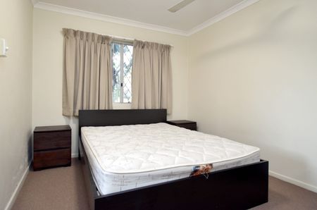 SELF CONTAINED APARTMENT - GLADSTONE CBD - Photo 5