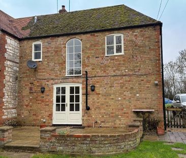 4 bedroom semi-detached house to rent - Photo 2