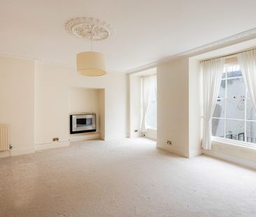 3 Bed Flat - Photo 1
