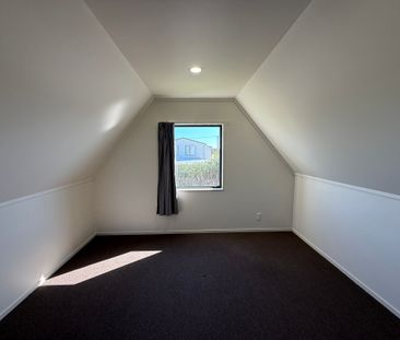 Beachside Charm Meets Summer Vibes! - Photo 6