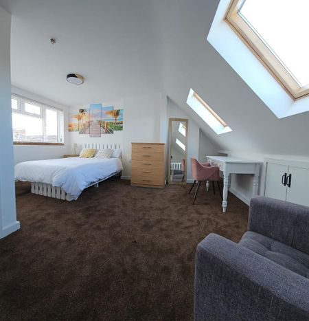 4 bedroom terraced house to rent - Photo 2