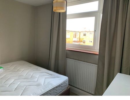 3 Bed Flat, Crescent Court, SW4 - Photo 4