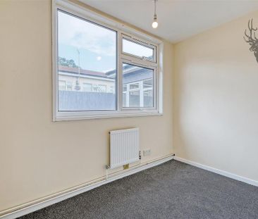 2 bedroom semi-detached bungalow to rent - Photo 4