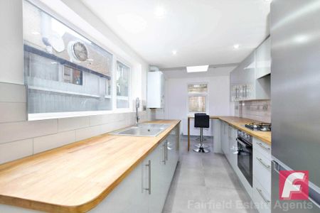 Pinner Road, Oxhey Village, WD19 - Photo 4