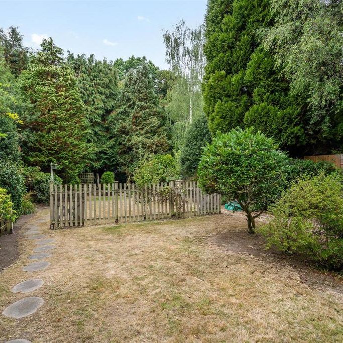 5 bedroom semi-detached house to rent - Photo 1
