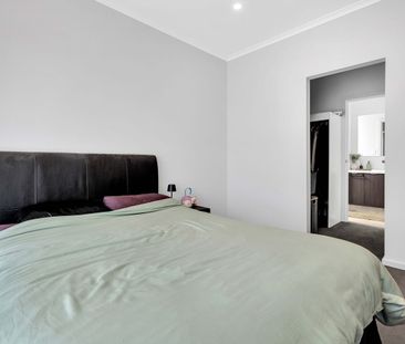 Stylish & Spacious Modern Home in Parafield Gardens - Photo 4