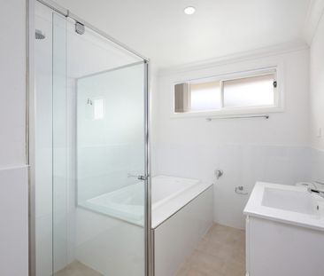 Freestanding Villa - Level And Low Maintenance - Photo 3