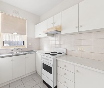 2/49 Flemington Street, Travancore VIC 3032 - Photo 4