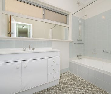 Retro Brick 60's home - Photo 4