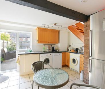 2 bedroom terraced house to rent - Photo 2