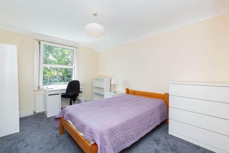 stunning 6 bedroom house located near the green spaces of Finsbury Park - Photo 5
