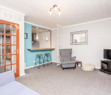 2 bedroom end of terrace house to rent - Photo 3