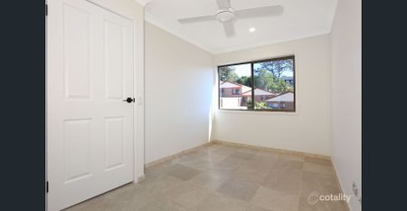 Spacious & Versatile Townhouse - Photo 3