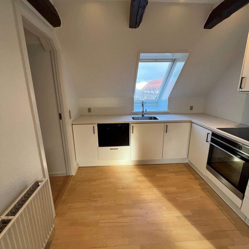 Moderniseret 3-værelses taglejlighed i Vestbyen - Foto 1