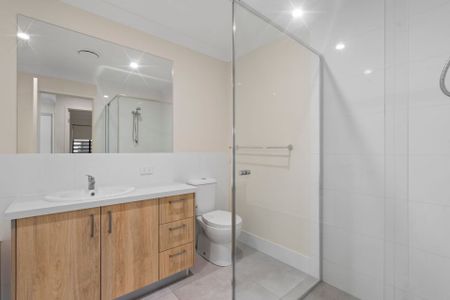 For Lease: Low-Maintenance Townhome in a Convenient Raceview Location! - Photo 2