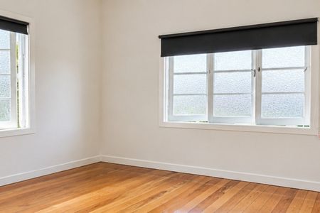 Spacious 3-Bedroom Family Home in Prime Ashgrove Location - Photo 5