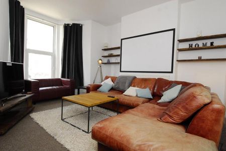 6 bedroom house to rent - Photo 2