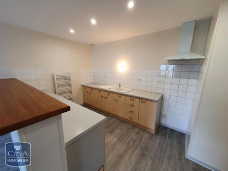 Location Appartement 4 pièces 84m² BUZANCAIS 36500 - Photo 3