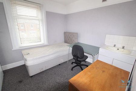 4 bedroom detached house to rent - Photo 3