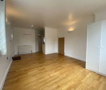 One bedroom maisonette with garage - Photo 2