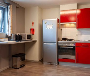 2 Bed Flat - Photo 5