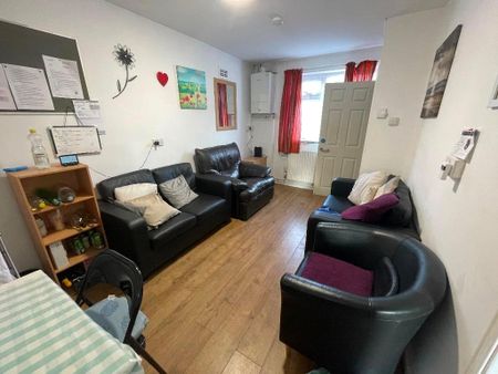 5 bedroom house to rent - Photo 2