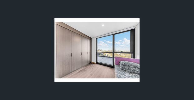 Fully Furnished Designer Three-Bedroom Apartment with Stunning Sydney Harbour Views - Photo 1