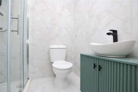 The Studio, Ash Road, Aldershot, Hampshire, GU12 - Photo 3