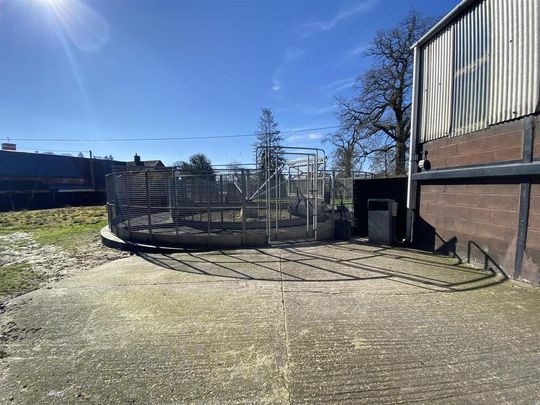 2 bedroom equestrian property to rent - Photo 1