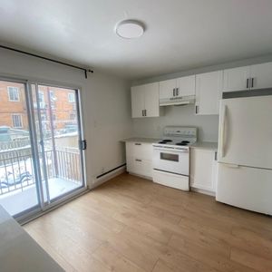 2 Bedroom - 8191 Avenue Bloomfield, Montréal - Photo 2