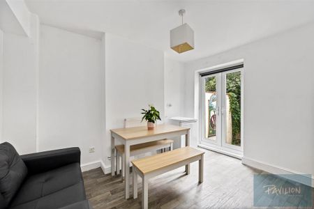 1 bedroom in a house share to rent - Photo 2