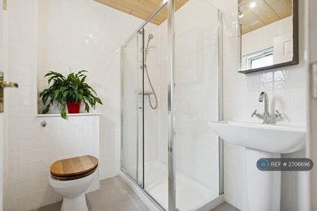 4 bedroom detached house to rent - Photo 4