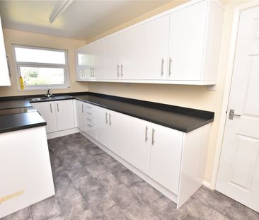 14, Royston Hill, East Ardsley, Wakefield, West Yorkshire, WF3 2HG - Photo 3