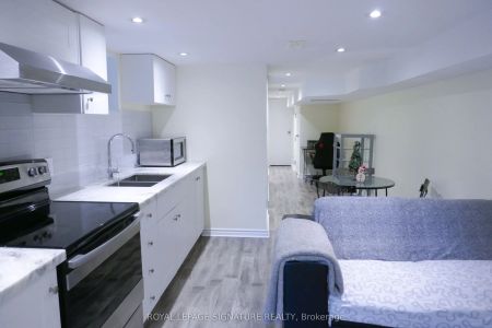 47 Boon Avenue #Lower - Photo 3