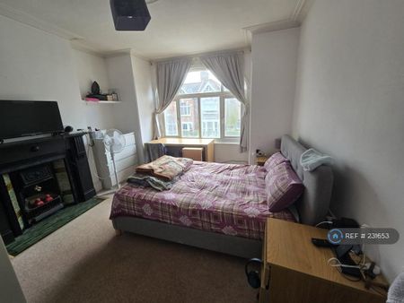 3 bedroom maisonette to rent - Photo 2