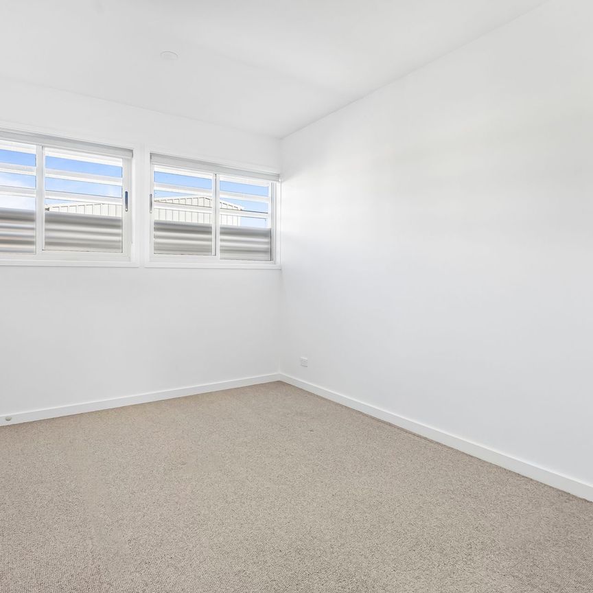 Modern Two Bedroom Townhouse - Photo 1