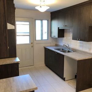 5 1/2 CHOMEDEY LAVAL - 100% Rénové - Photo 2