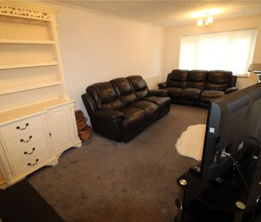 4 bedroom semi-detached house to rent - Photo 3