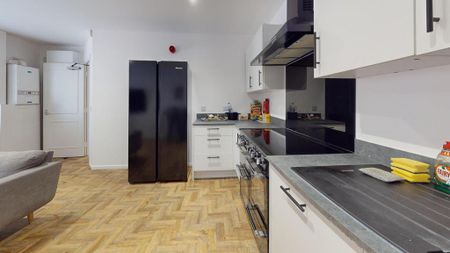 1 bedroom in a house share to rent - Photo 2