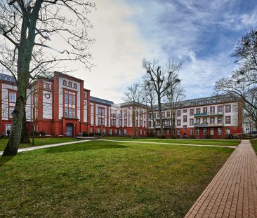 Stadtwohnung viel Licht viel Grün Einbauküche Wannenbad Parkett Sau... - Photo 1