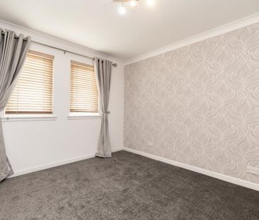 4 bedroom detached house to rent - Photo 6