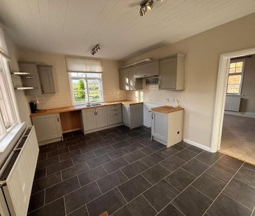 4 bedroom detached house to rent - Photo 5