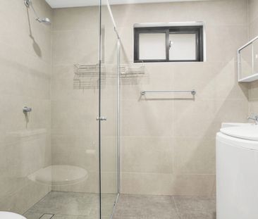 ONE WEEKS FREE RENT IF LEASED PRIOR TO XMAS BREAK!!! - Photo 2