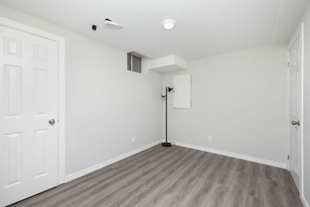 For Lease - 124 Laidlaw Drive, Barrie, Ontario - Photo 4